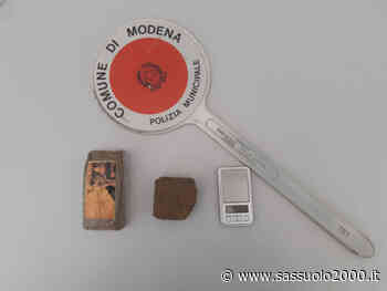 La Polizia locale di Modena recupera scooter rubato, dentro c'è anche la droga - sassuolo2000.it - SASSUOLO NOTIZIE - SASSUOLO 2000