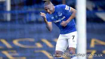 Everton battle to victory as pressure builds on Leicester in top four race