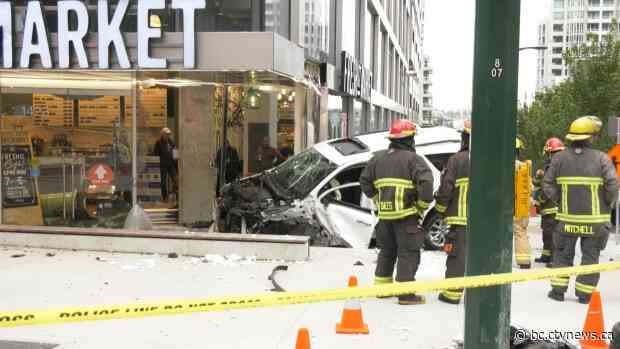 SUV with Alta. plates crashes into grocery store in downtown Vancouver