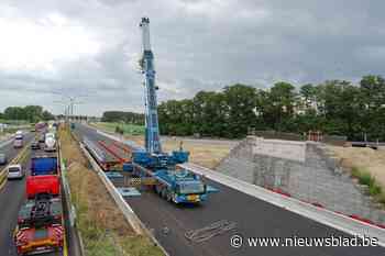 Werken aan Oosterweel komen op kruissnelheid: E17 wordt dit weekend volledig afgesloten voor plaatsing van nieuwe brug