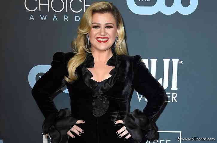 Kelly Clarkson Covers ‘It’s Quiet Uptown’ from ‘Hamilton’ Ahead of Disney+ Stream: Watch