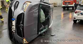 Fahrer alkoholisiert: Auto kippt nach Kollision auf die Seite - Aachener Zeitung