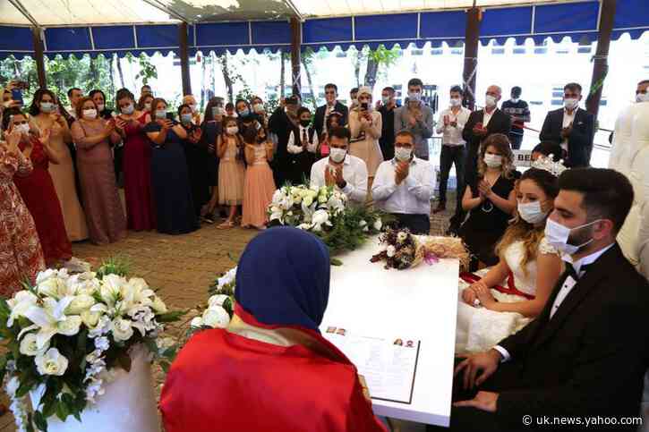 Turkey&#39;s wedding halls reopen with lace-trimmed masks and muted celebrations