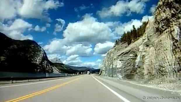 Alberta government sets out plan to twin Hwy. 3