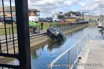 BMW M4 ends up underwater after crashing into marina - theoldhamtimes.co.uk