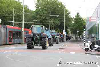 LIVE | Spontaan protest: Boze boeren staan luid toeterend bij Binnenhof in Den Haag