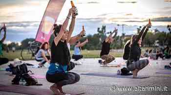 Fluxo da record al ponte di Tiberio: oltre cento partecipanti al beer yoga - AltaRimini