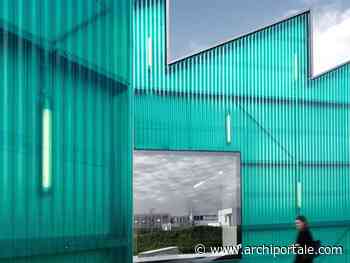 FACCIATA IN VETRORESINA VERDE PER IL CENTRO SOCIO-EDUCATIVO DI ERBA - Archiportale.com