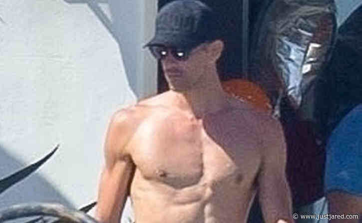 Michael Phelps Looks Ripped While Shirtless in Mexico
