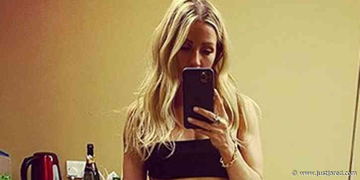 Ellie Goulding Puts Her Impressive Abs on Display in Mirror Selfie