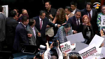 Senadores a empujones toman juramento a Rosario Piedra Ibarra - CNN