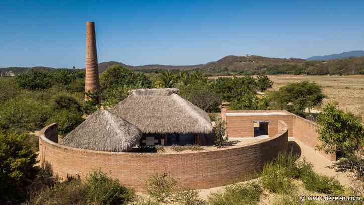 Álvaro Siza builds Casa Wabi ceramics pavilion with a thatched roof