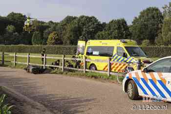 Scooterrijder zwaargewond na botsing tegen hek in Lunteren
