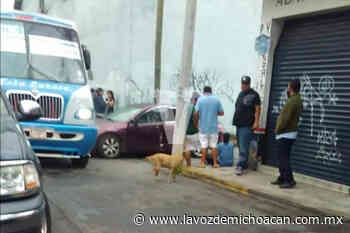 Mientras conducía un coche, un hombre sufrió atentado a balazos en Uruapan; perdió la vida - La Voz de Michoacán