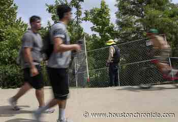 Walk, run, but don't gather: Houston-area parks will have restrictions for holiday weekend - Houston Chronicle