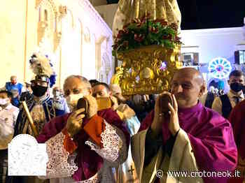 Matera, il nostro don Pino Caiazzo porta la Madonna della Bruna sulle sue spalle - CrotoneOK.it