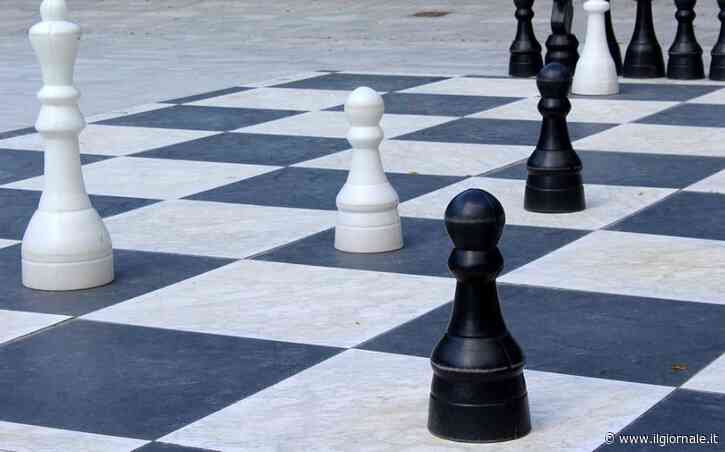 La follia di chi vede razzismo nella Sirenetta e negli scacchi