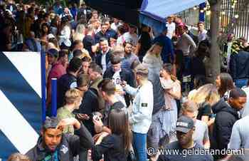Britten massaal weer naar de pub: 8,5 miljoen liter bier, afstandsregel niet altijd gerespecteerd