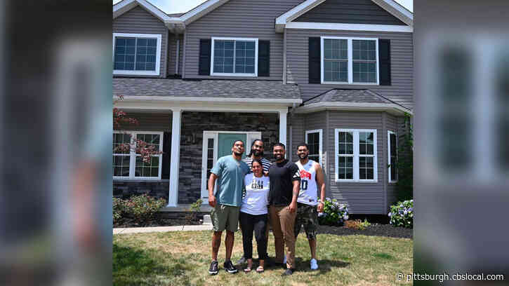 ‘Welcome Home Ma!’ Steelers Running Back James Conner Surprises Mom With New Home