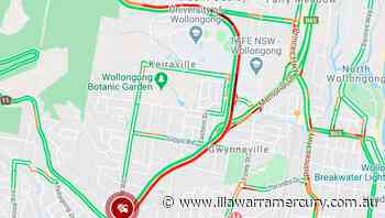 Two-car crash on M1 at West Wollongong causing traffic headaches - Illawarra Mercury