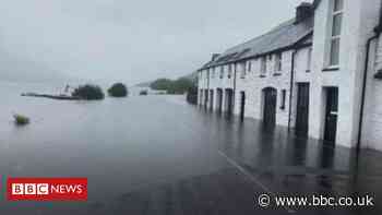 Flooding outside Ty'n y Cornel Hotel on Tal-y-llyn lake