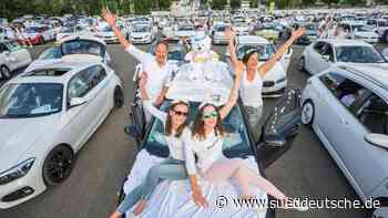 "Just White"-Party als "Drive In" auf dem Parkplatz - Süddeutsche Zeitung