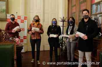 Prefeitura de Pelotas recebe 200 máscaras produzidas por presos do Presídio de Camaquã - Portal de Camaquã