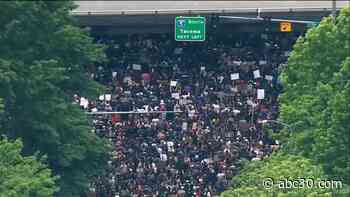 Protesters hit by car Seattle: 1 of 2 women struck on closed freeway dies