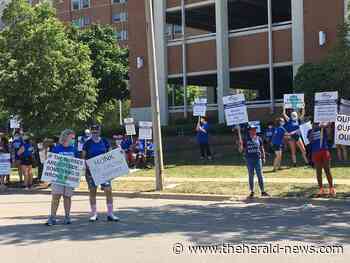 Nurses still on strike at AMITA Health Saint Joseph Medical Center in Joliet - The Herald-News