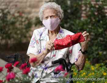 Bernice Wallace sews masks and more for medical workers and patients - Houston Chronicle