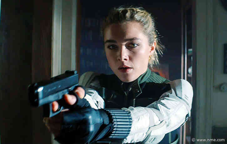 Scarlett Johansson will “hand the baton” to Florence Pugh in ‘Black Widow’