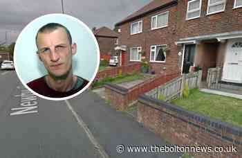 Thug hit victim over the head with a HAMMER during row in street