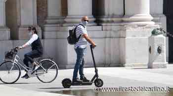 Scuola di monopattino a Modena in piazza Roma - il Resto del Carlino