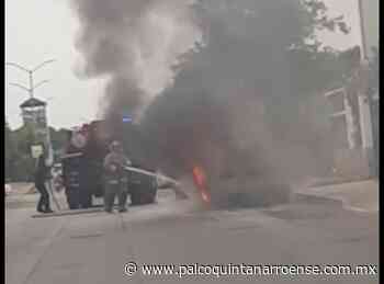 Reportan incendio de automóvil en fraccionamiento de Playa del Carmen - Palco Quintanarroense