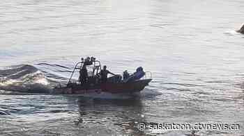 4 people trapped on river without lifejackets rescued by Saskatoon Fire Department