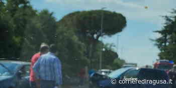 Scontro tra 3 auto con 2 feriti sulla Modica mare. Traffico bloccato - Modica - CorrierediRagusa.it