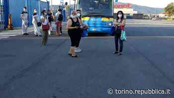 Torino, pochi posti sulla navetta per Mirafiori: l'autista lascia a terra gli operai - La Repubblica