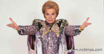 ‘Mucho Mucho Amor’ Review: The Life of Walter Mercado, Mystic