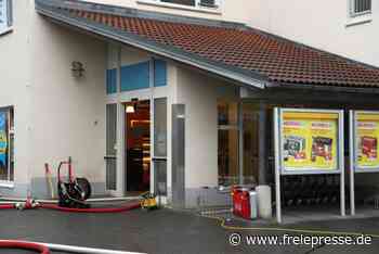 Feuer bricht in Getränkemarkt in Neukirchen aus - Freie Presse