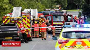 Bolton fire: Westhoughton man critical after house blaze - BBC News