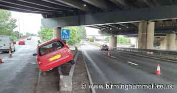 Indecisive? Astra mounts junction on Aston Expressway slip road