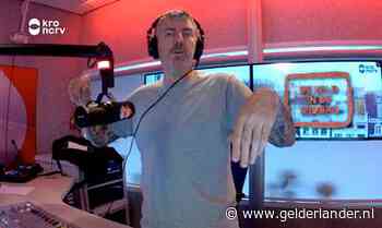 Ruud de Wild verwijdert coronascherm, zendermanager grijpt in