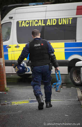 11 arrests in Oldham dawn drug raids - About Manchester