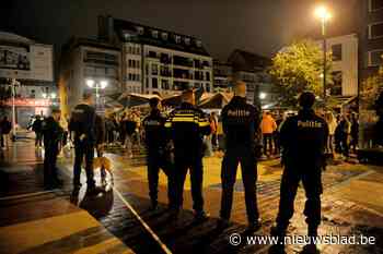 Knokke-Heist trommelt indrukwekkende politiemacht op in uitgaansbuurt: “Maar niet de hele zomer: dat is niet mogelijk”