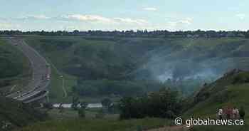 Crews battle coulee fire in Lethbridge - Globalnews.ca