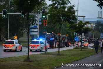 Tientallen boeren op tractoren tegengehouden door politie en weggestuurd uit Nijmegen
