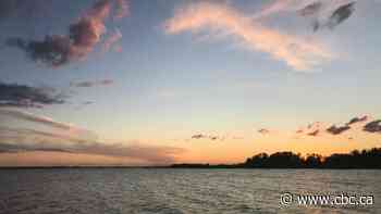Saskatoon man rescues girl who drifted out of parents' reach on Lake Diefenbaker