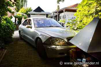 Wilde achtervolging door Arnhem eindigt tegen open haard in achtertuin in Velp