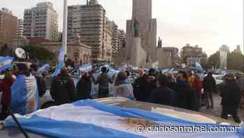 Buenos Aires: Manifestantes autoconvocados se movilizaban en rechazo a la cuarentena y con críticas al Gobierno - Diario San Rafael