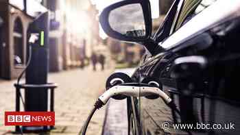 Climate change: Road plans will scupper CO2 targets, report says